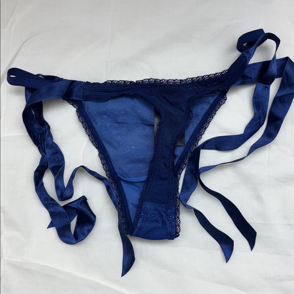 NWOT H&M Navy Lace Ribbon Tie-Side Panties - Picture 2 of 3